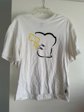 Uniqlo UT Tee T-Shirt Pokemon Pikachu